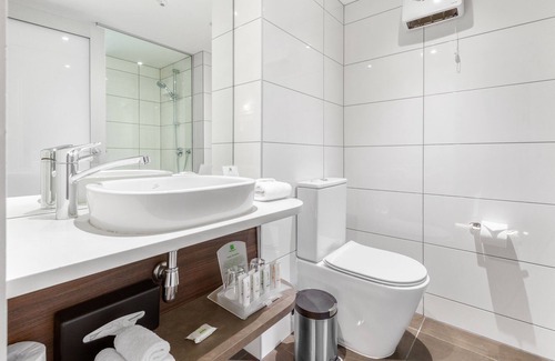 Queenstown Hotel | Holiday Inn Queenstown Frankton Road by IHG