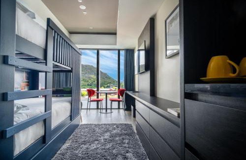Frankton Hotel | Holiday Inn Queenstown Remarkables Park