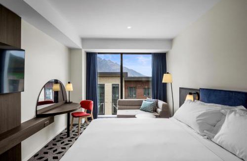 Frankton Hotel | Holiday Inn Queenstown Remarkables Park