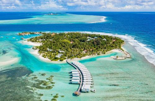 Kandooma Complejo | Holiday Inn Resort Kandooma Maldives - Kids Stay & Eat Free and Free Roundtrip Speed Boat for a minimum 4 nights stay