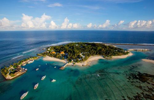 Kandooma Complejo | Holiday Inn Resort Kandooma Maldives - Kids Stay & Eat Free and Free Roundtrip Speed Boat for a minimum 4 nights stay