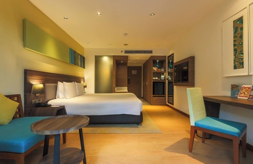 Karon Hotel | Holiday Inn Resort Phuket Karon Beach by IHG