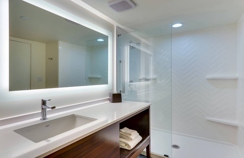 Verona Hotel | Holiday Inn Staunton Conference Center by IHG