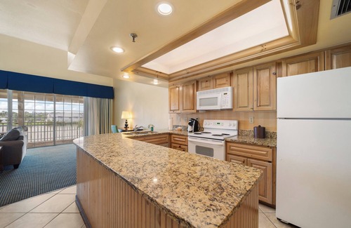 Indian Rocks Beach Hotel | Holiday Inn & Suites Clearwater Beach S-Harbourside by IHG