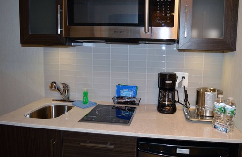 Syracuse Hotel | Holiday Inn & Suites Syracuse Airport - Liverpool by IHG