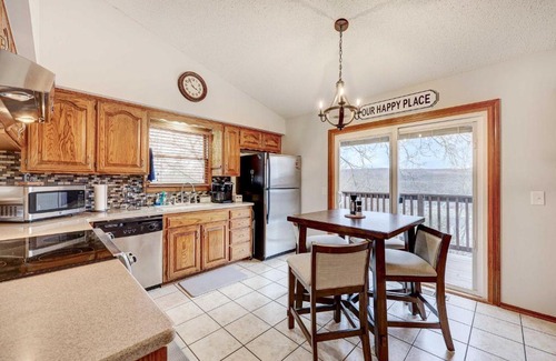 Eureka Springs Casa | Holiday Island Vacation Rental with 2 Balconies