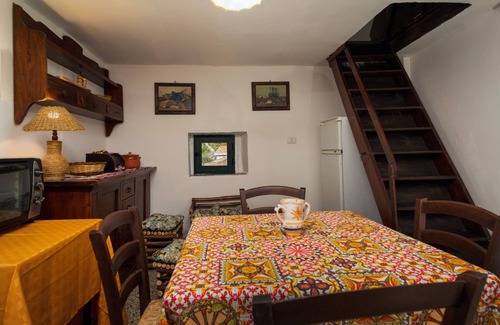 Rovittello Casa | Casa de vacaciones 'Casetta Ebraica' con vistas a la montaña, balcón y Wi-Fi