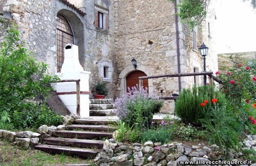 San Pio di Fontecchio Casa | Casa de vacaciones entre el arte y la naturaleza.