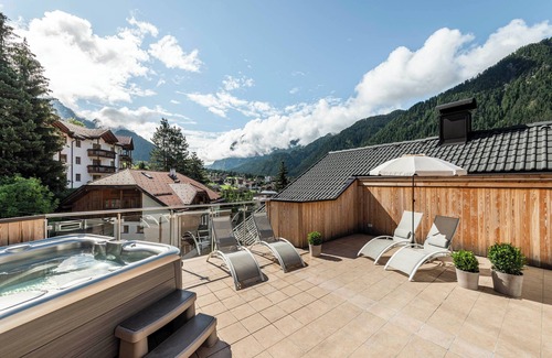 Mareo Apartamento | Apartamento vacacional "Dui Residenz Bun Sté" con vistas a la montaña, jacuzzi y jardín