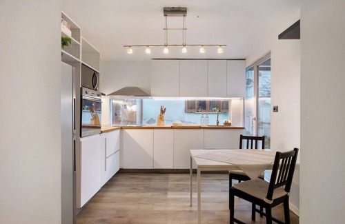 Santo Stefano di Magra Casa | Casa de vacaciones 'Gli Ulivi' con jardín privado, Wi-Fi y aire acondicionado