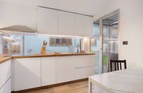 Santo Stefano di Magra Casa | Casa de vacaciones 'Gli Ulivi' con jardín privado, Wi-Fi y aire acondicionado