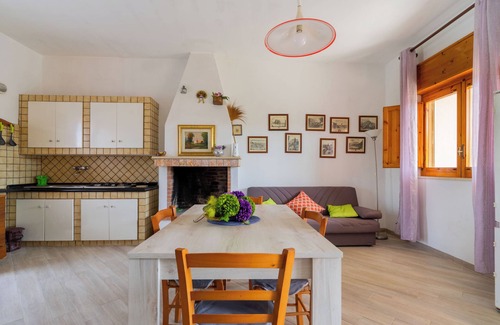 Torre Specchia Ruggeri Apartamento | Apartamento vacacional Amare 1 cerca de la playa con terraza cubierta y jardín