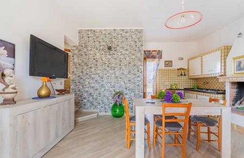 Torre Specchia Ruggeri Apartamento | Apartamento vacacional Amare 1 cerca de la playa con terraza cubierta y jardín