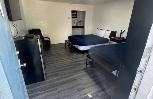 Sheridan Hotel | Holiday Lodge Motel