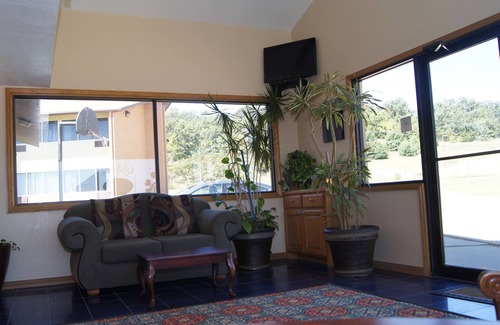 McAlester Hotel | Holiday Lodge & Suites
