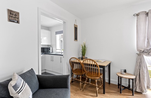 Reydon Cabina | Holiday Lodges just 1 mile from Southwold with ample parking and garden area.