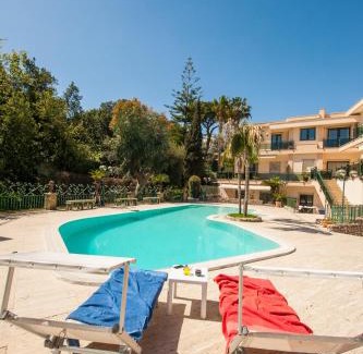 Posillipo Apartamento | Holiday Naples - Big Apartment on The Swimming Pool in front of Capri