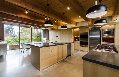 Kerrisdale Casa | Oasis de vacaciones en el corazón de Vancouver con piscina privada
