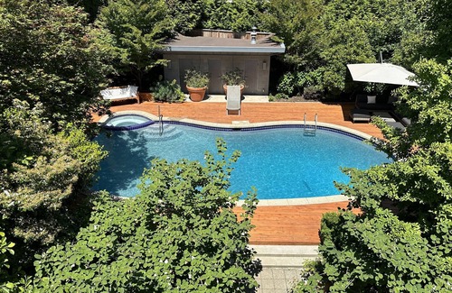 Kerrisdale Casa | Oasis de vacaciones en el corazón de Vancouver con piscina privada