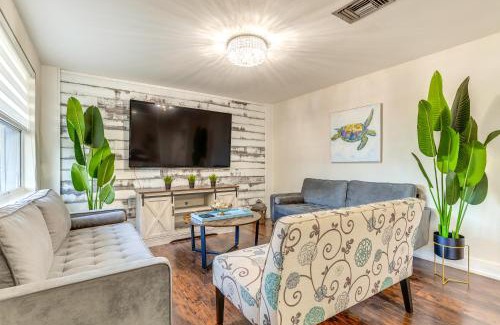 Holiday Casa | Holiday Oasis with Heated Pool Near Gulf Beaches!