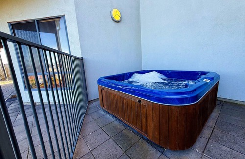 Middleton Casa | Holiday on Hero, Dog Friendly, outdoor SPA, 3 mins walk to the beach, fast Wifi