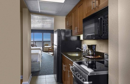Downtown Myrtle Beach Complejo | Holiday Pavilion Resort on the Boardwalk - Access to ALL AMENITIES!