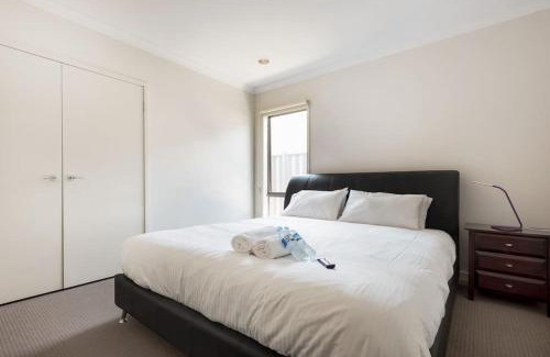 Truganina Casa | Holiday Rental 6 KING BD 12PPL