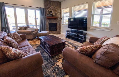 Sweetwater Casa | Holiday Retreat Cabin with themed rooms and New Hot Tub!