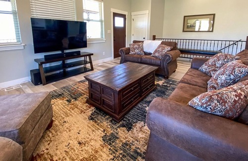 Sweetwater Casa | Holiday Retreat Cabin with themed rooms and New Hot Tub!