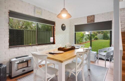 Callala Bay Casa | Holiday Retreat Jervis Bay - 5 Min Walk to Bay