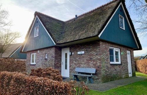 Sint Maartensvlotbrug Casa | Holiday retreat, near forest