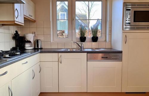 Sint Maartensvlotbrug Casa | Holiday retreat, near forest