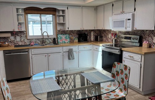 Regency Park Casa | Holiday Specials - Ask! Dog-Friendly Tropical Getaway with a Covered Pool