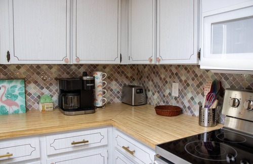 Regency Park Casa | Holiday Specials - Ask! Dog-Friendly Tropical Getaway with a Covered Pool