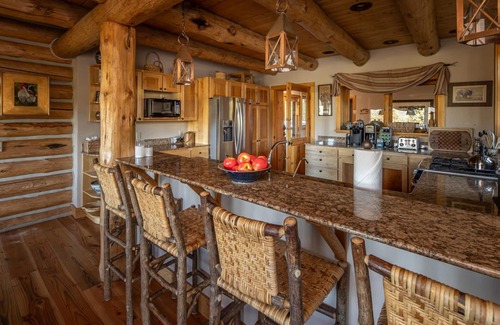 Skywood Preserve Casa | Retiro privado en 20 acres con bañera de hidromasaje y vistas a Lone Peak, cerca del esquí y del centro de Big Sky