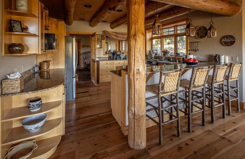 Skywood Preserve Casa | Retiro privado en 20 acres con bañera de hidromasaje y vistas a Lone Peak, cerca del esquí y del centro de Big Sky
