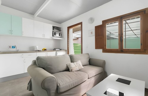 San Bartolome de Tirajana Apartamento | Estudio vacacional 'Country Near Fataga' con balcón, Wi-Fi y aire acondicionado