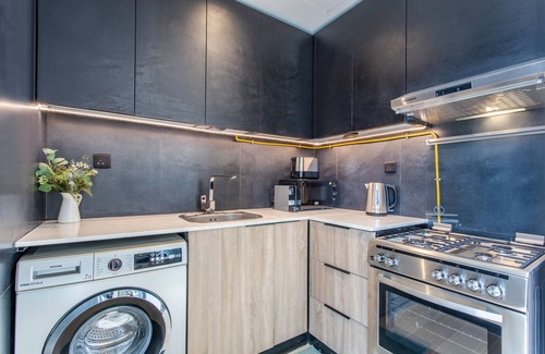 Al Quoz Apartamento | Holiday Studio In JVC 2408, Dubai