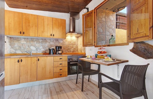 Santa Maria de Guía de Gran Canaria Villa | Estudio vacacional 'Maya' con vistas al mar, terraza privada y Wi-Fi