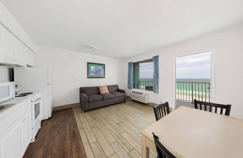 Panama City Beach Hotel | Holiday Terrace Beachfront Hotel, a By The Sea Resort