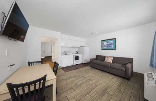 Panama City Beach Hotel | Holiday Terrace Beachfront Hotel, a By The Sea Resort