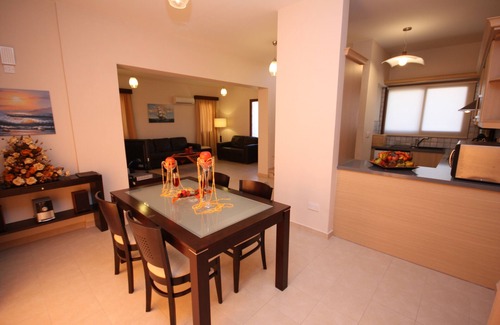 Pissouri Villa | Villa de vacaciones, en la bahía de Pissouri, piscina privada, jardín paisajístico. Wi-Fi gratis.