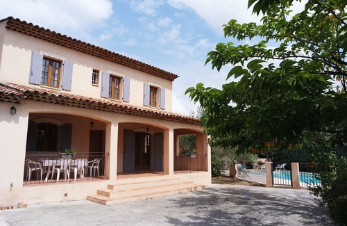 La Tour-d'Aigues Villa | Casa de campo con piscina Les Vignes - casas de Luberon. com