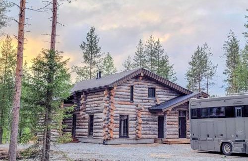 Kehys-Kainuu Villa | Holiday Villa Karhunkelo - sis 4 kpl hissilippuja