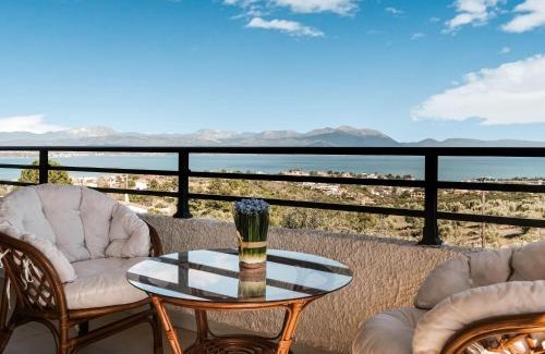 Tanagra Casa | Holiday villa with sea view in Paralia Avlidas