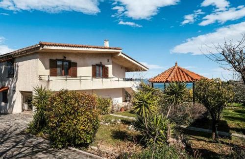 Tanagra Casa | Holiday villa with sea view in Paralia Avlidas