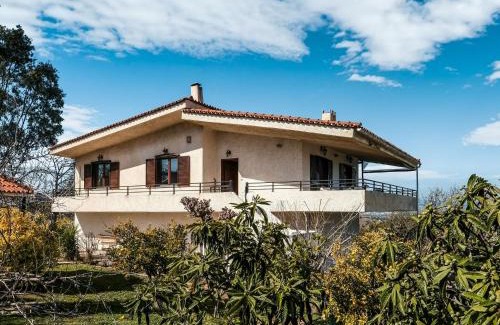 Tanagra Casa | Holiday villa with sea view in Paralia Avlidas