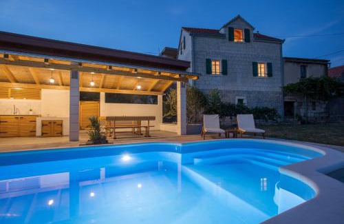 Omis Casa | Holiday Village Home Kamenica