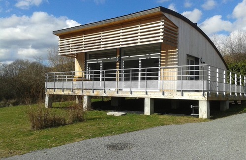 Menet Chalet De Esquí | PUEBLO DE VACACIONES DEL LAGO MENET / LAGO FRENTE A 14 HECTÁREAS