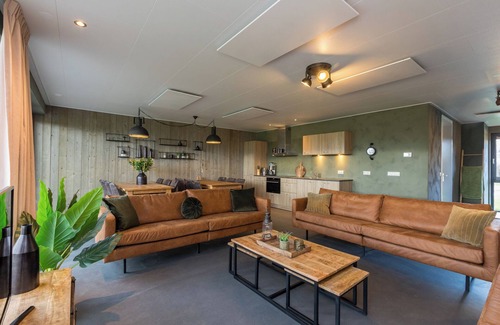 Municipality of Veere Chalet De Esquí | Holidayhome - Vroondijk 2 | Vrouwenpolder Zeebloesempje